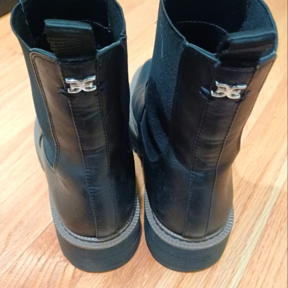Sam Edelman lather ankle boots. - Picture 6 of 7